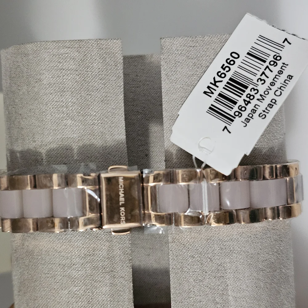 Michael Kors Women's Rose Gold Watch MK6560 Michael Kors Analog Rose Gold - Picture 2 of 8